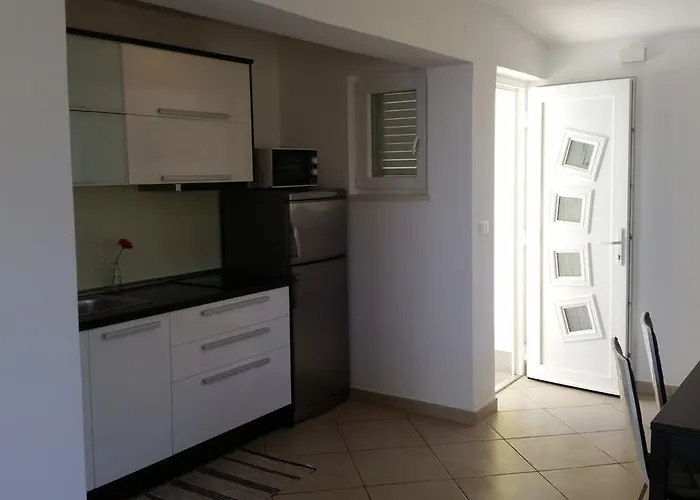 Gavza Luna Apartman Cres