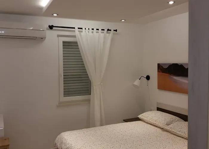 Gavza Luna Apartman Cres