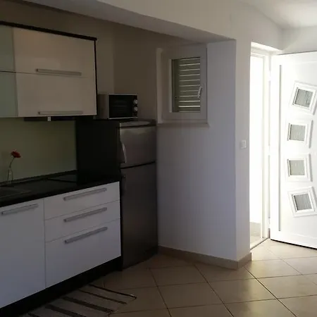 Gavza Luna Apartman Cres