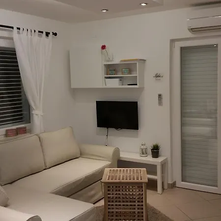 Gavza Luna Apartman Cres