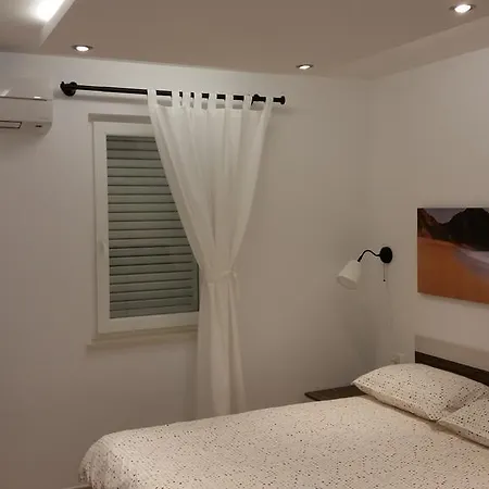 Gavza Luna Apartman Cres